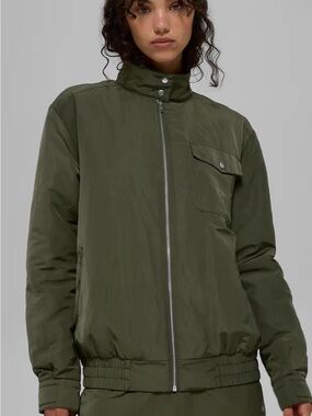 ALO Yoga  Work It Bomber Jacket in Green Olive